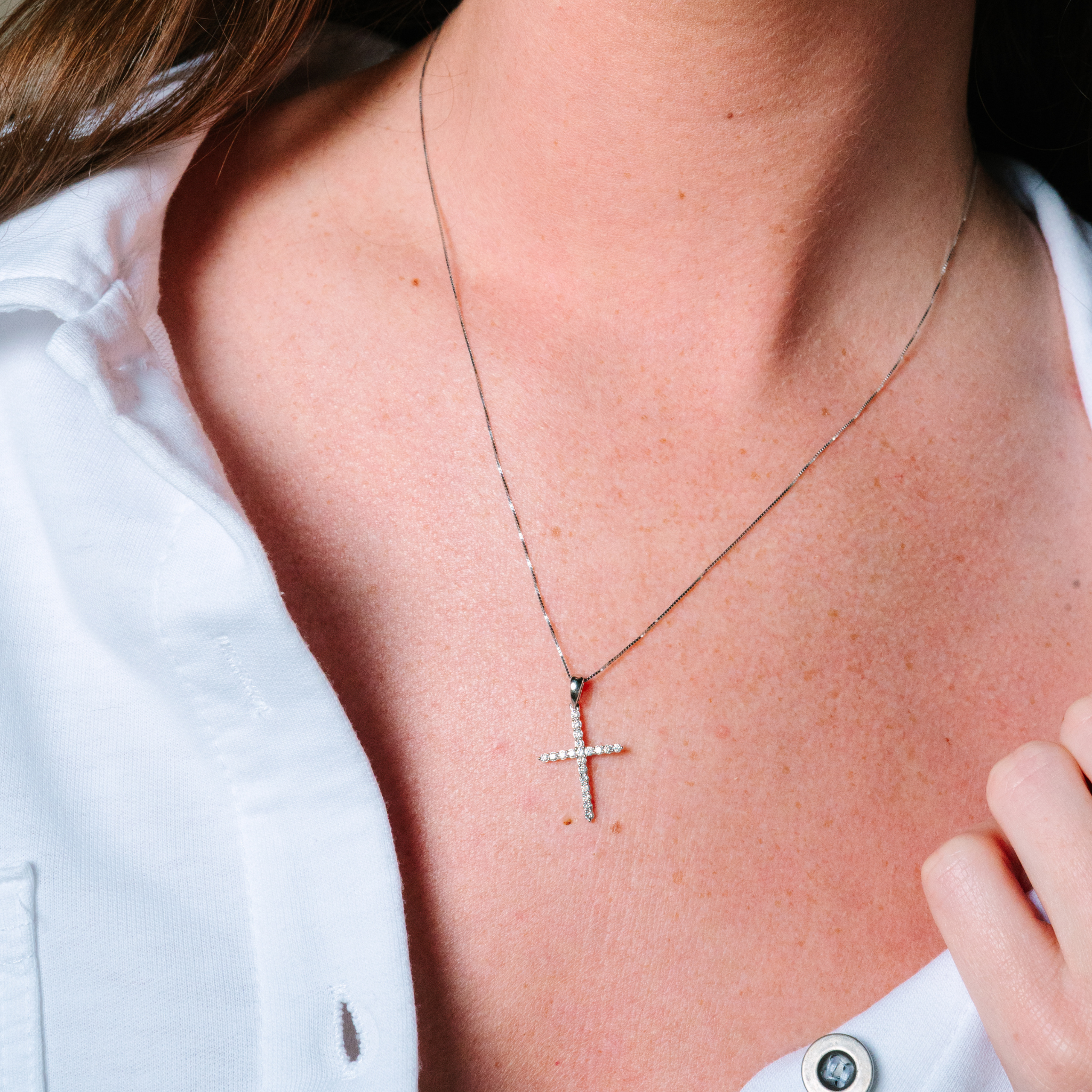 Diamond cross necklace in 14K gold, delicate everyday fine jewelry for women