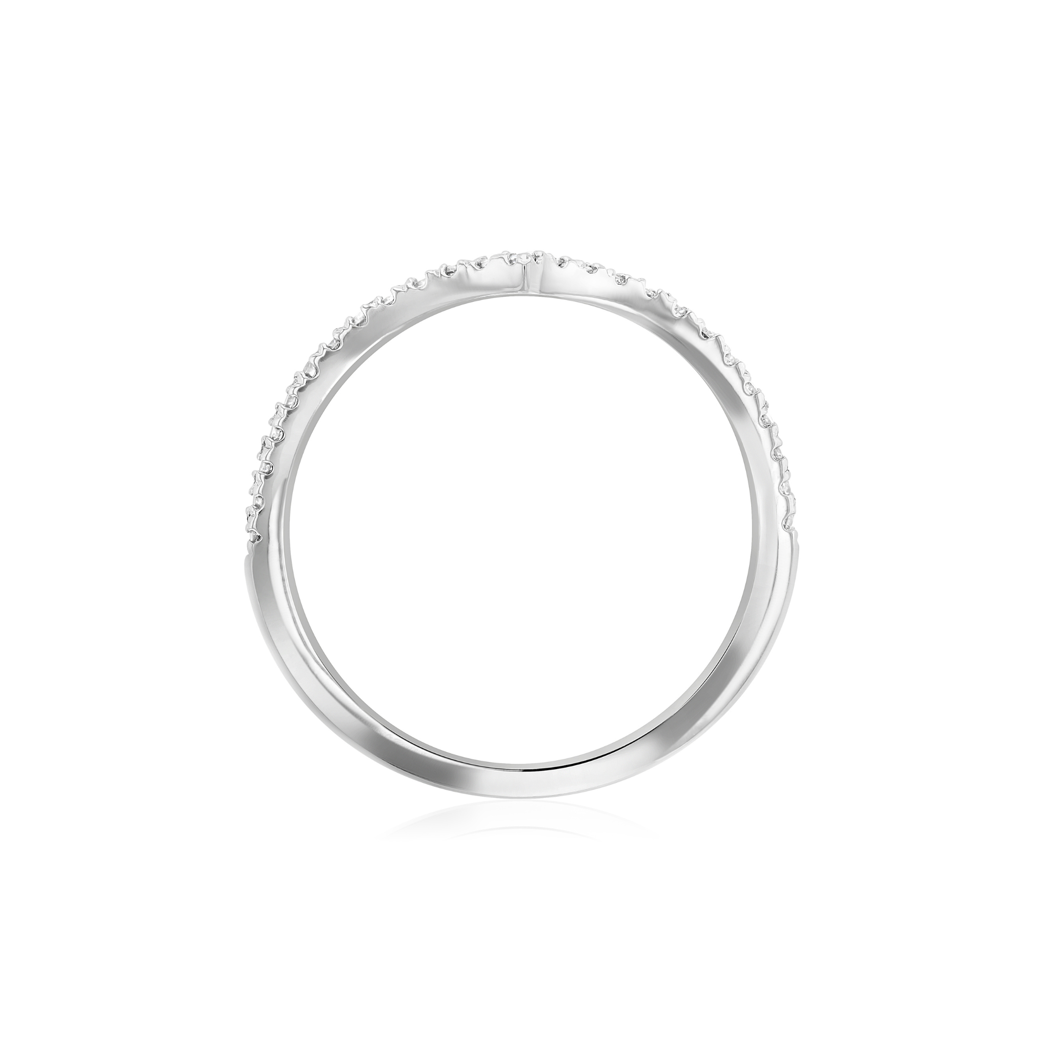 Delicate 14K gold ring with scalloped diamond edge, timeless fine jewelry for everyday wear