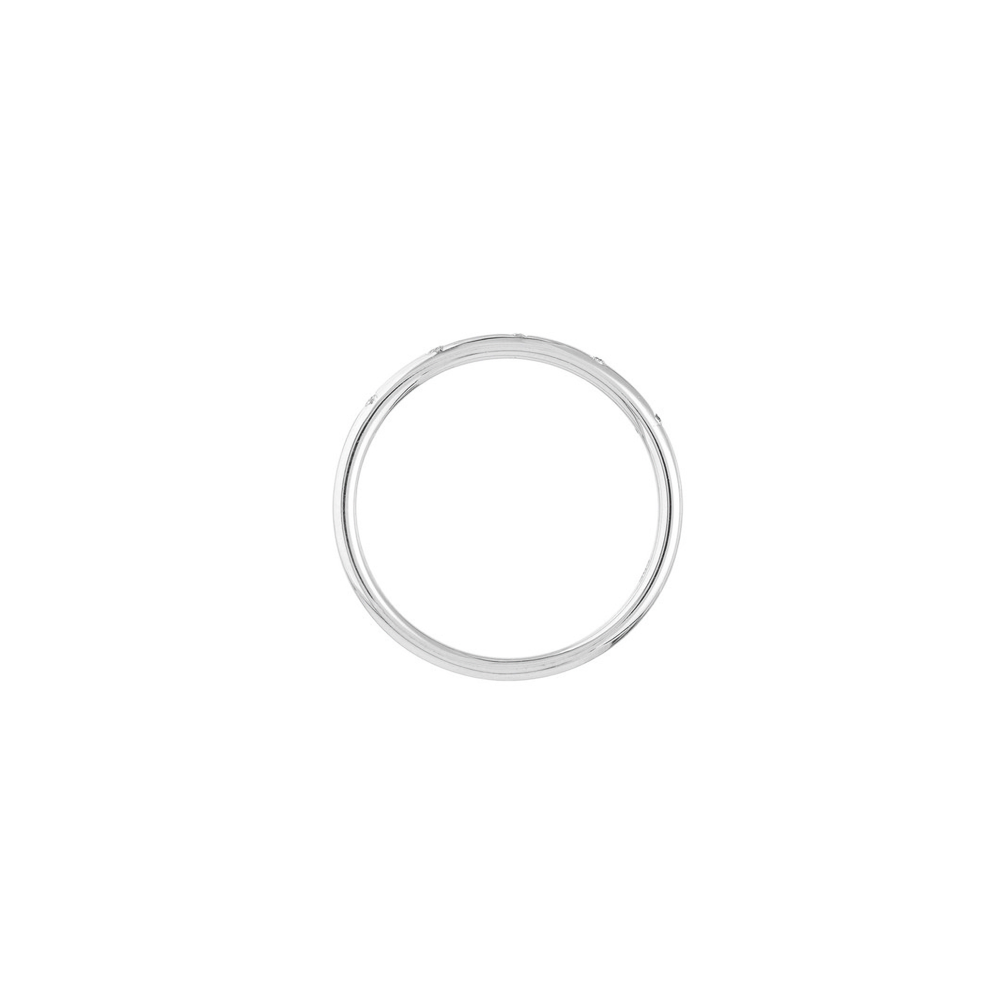 Delicate 14K gold ring with subtle diamond accents, timeless fine jewelry for everyday wear.