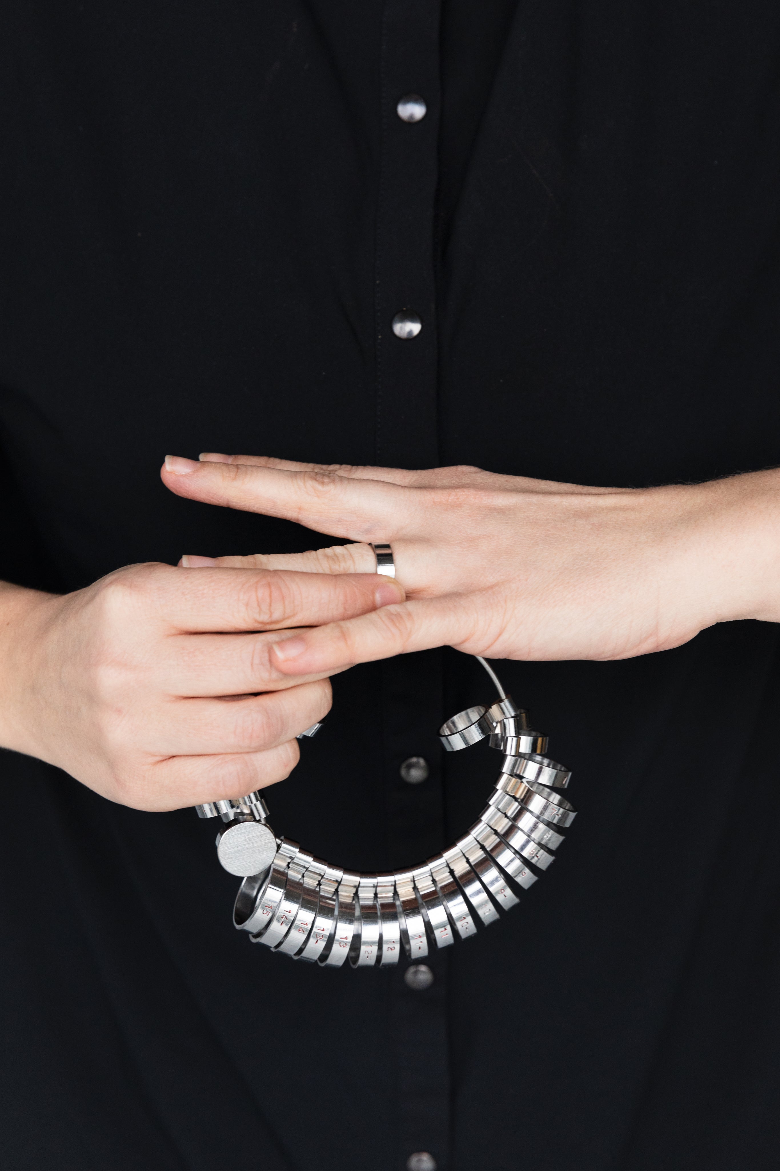 using-a-ring-sizer.jpg